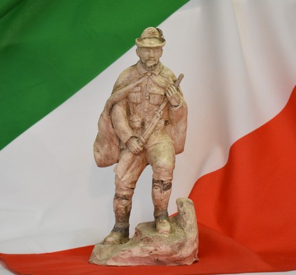 Albisola ceramics Art - Sculpture that reproduces an Alpine Rifleman from the First World War.